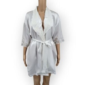 Go Softly Y2K Elegant White Lace Trim Satin Robe